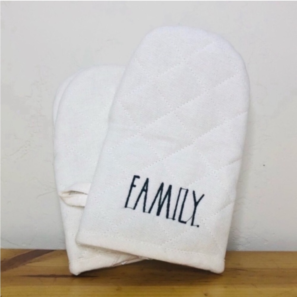 RAE DUNN Potholder Set ‘Family’